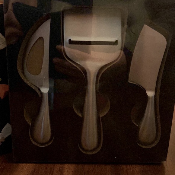 Brand new in box ** Cheese knife set - Picture 3 of 3